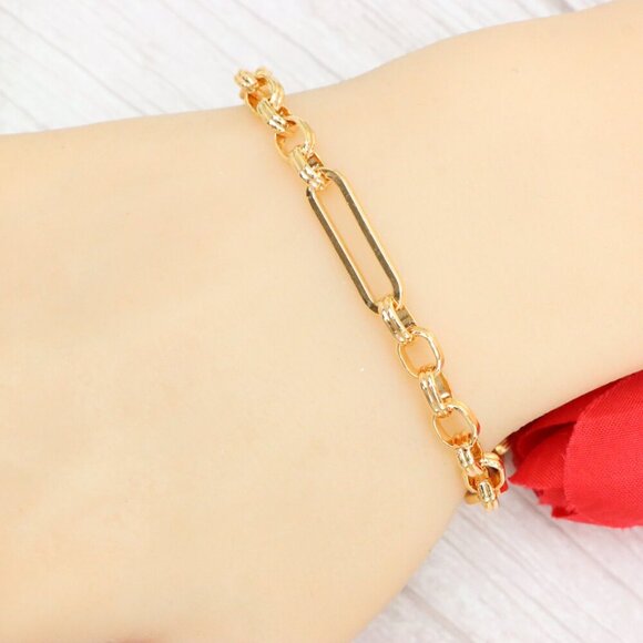 "Trendy Handmade Bracelet – A Thoughtful Gift for Girls & Women | UNVRC1512 - Picture 7 of 10